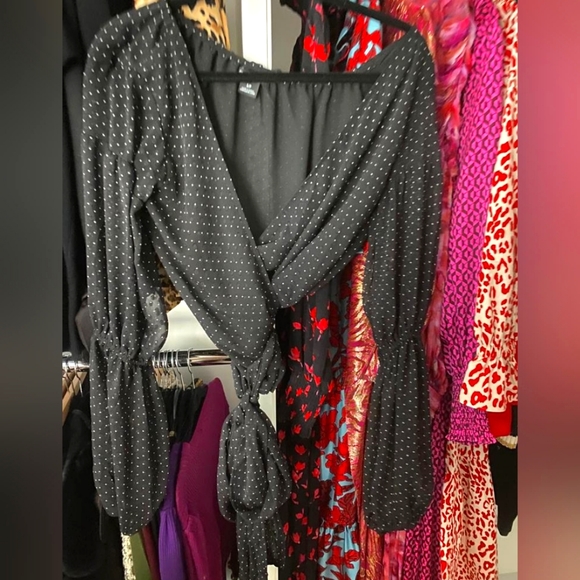 CLUB MONACO RUFFLE CHIFFON Wrap Top With Matching  Ruffle Skirt. -Black - Picture 3 of 6